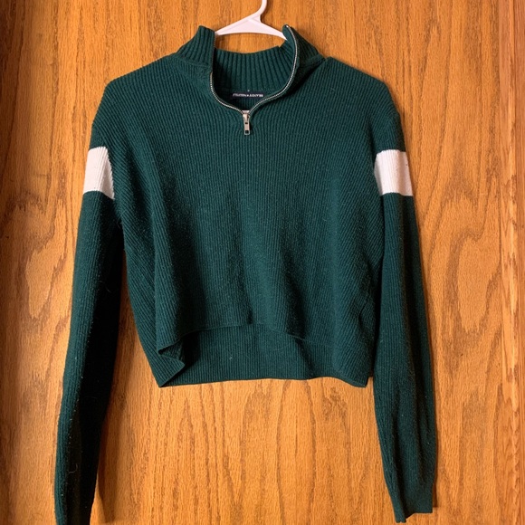 Brandy Melville Sweaters - BRANDY MELVILLE CROP GREEN SWEATER